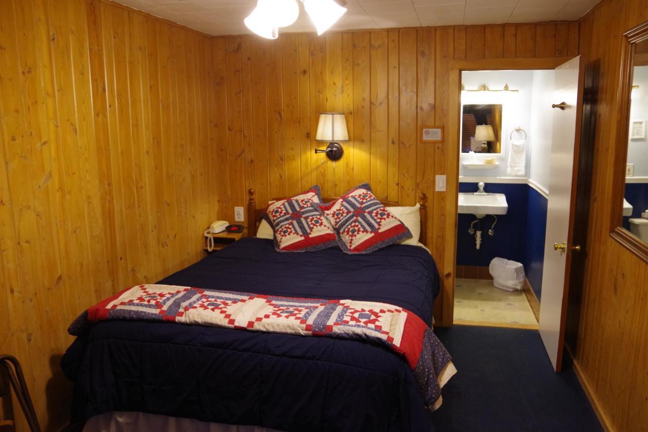 Edgewater Inn & Cottages Eagle River Szoba fotó